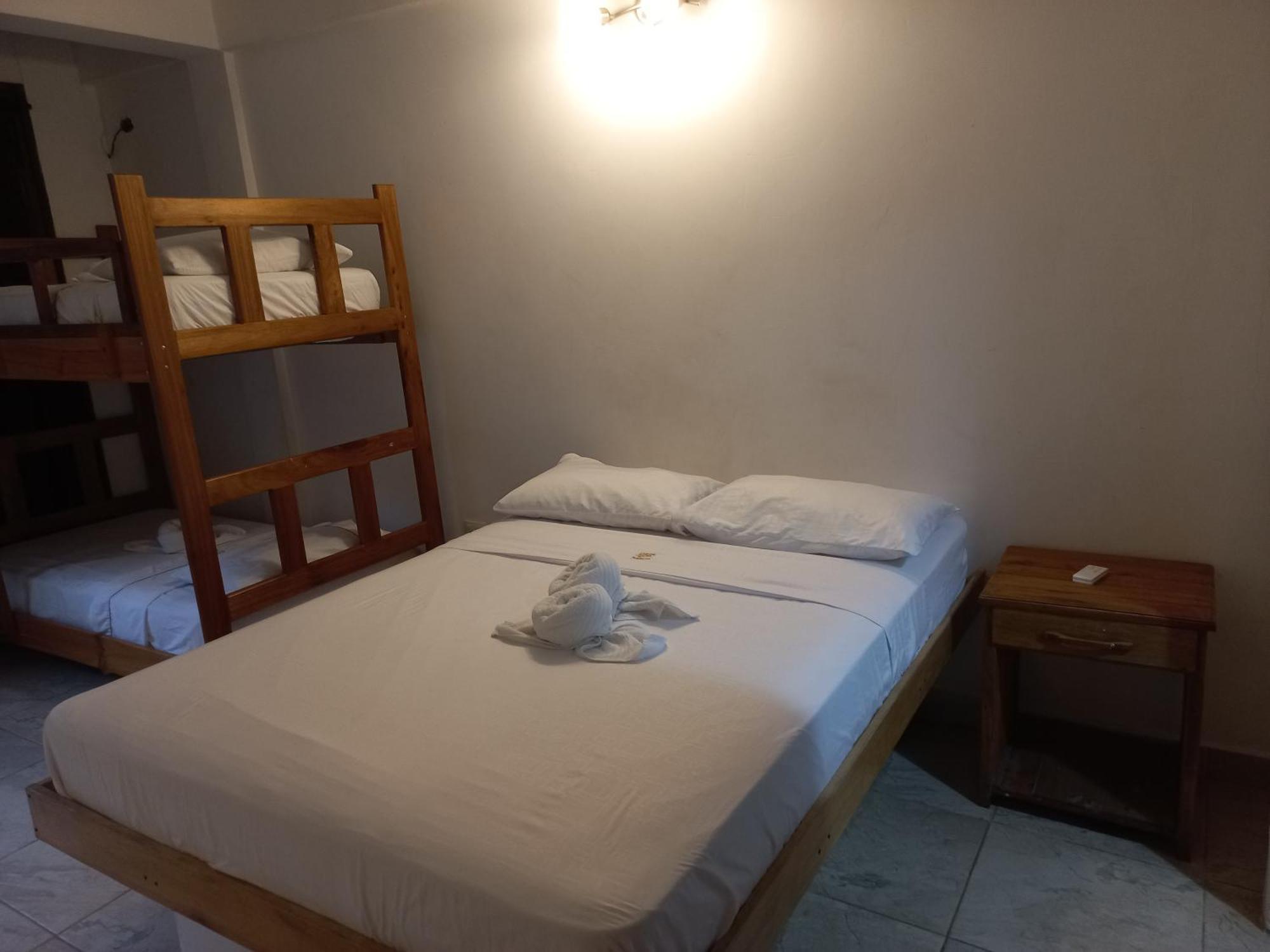 El Leon Feliz Palomino Hotell Eksteriør bilde
