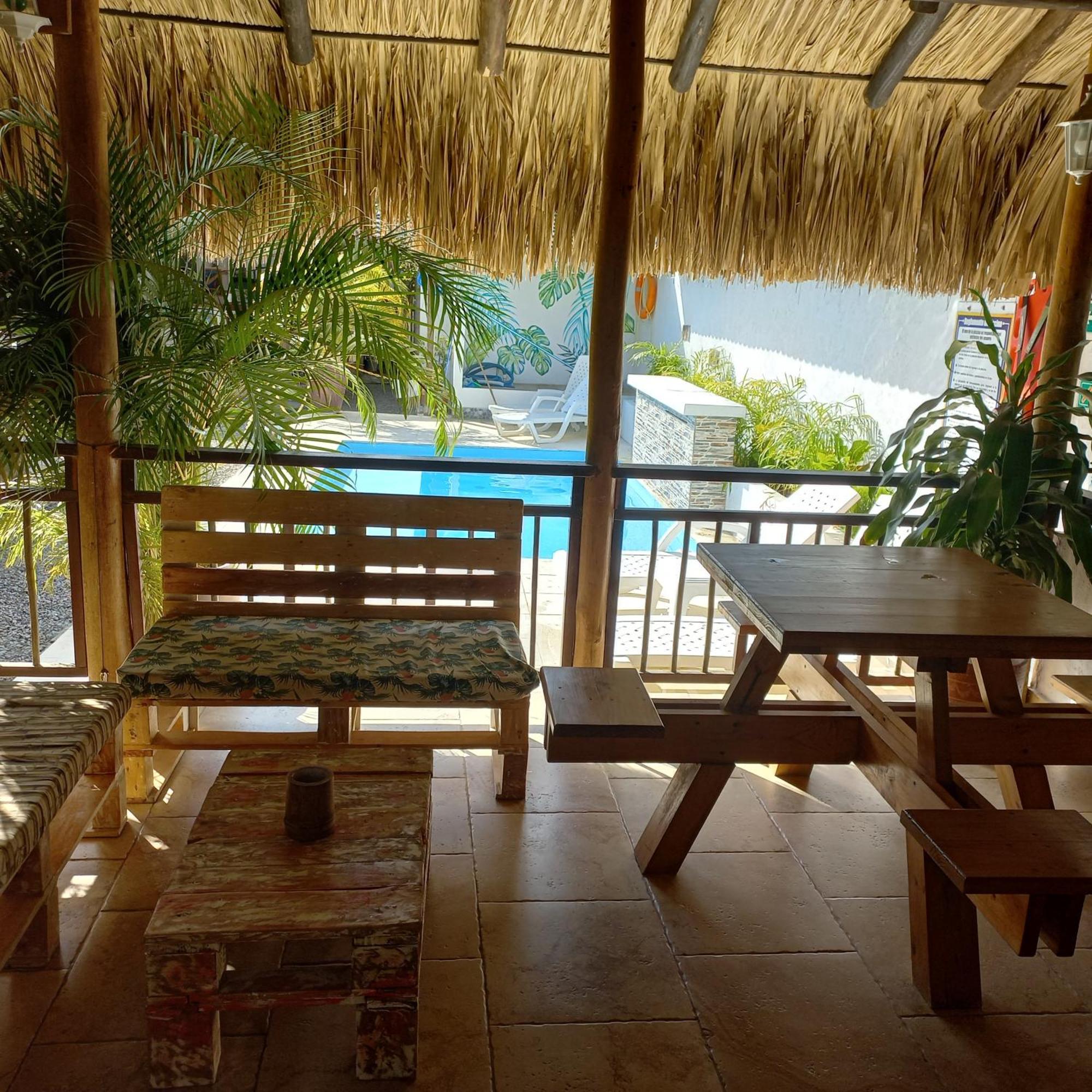 El Leon Feliz Palomino Hotell Eksteriør bilde