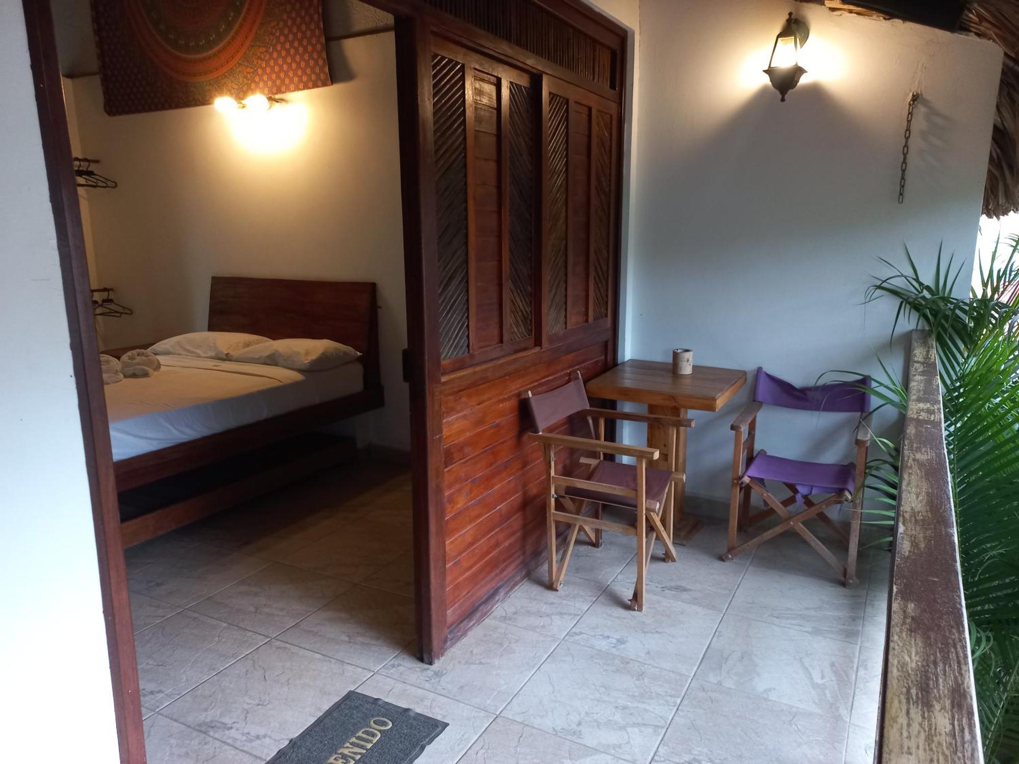 El Leon Feliz Palomino Hotell Eksteriør bilde