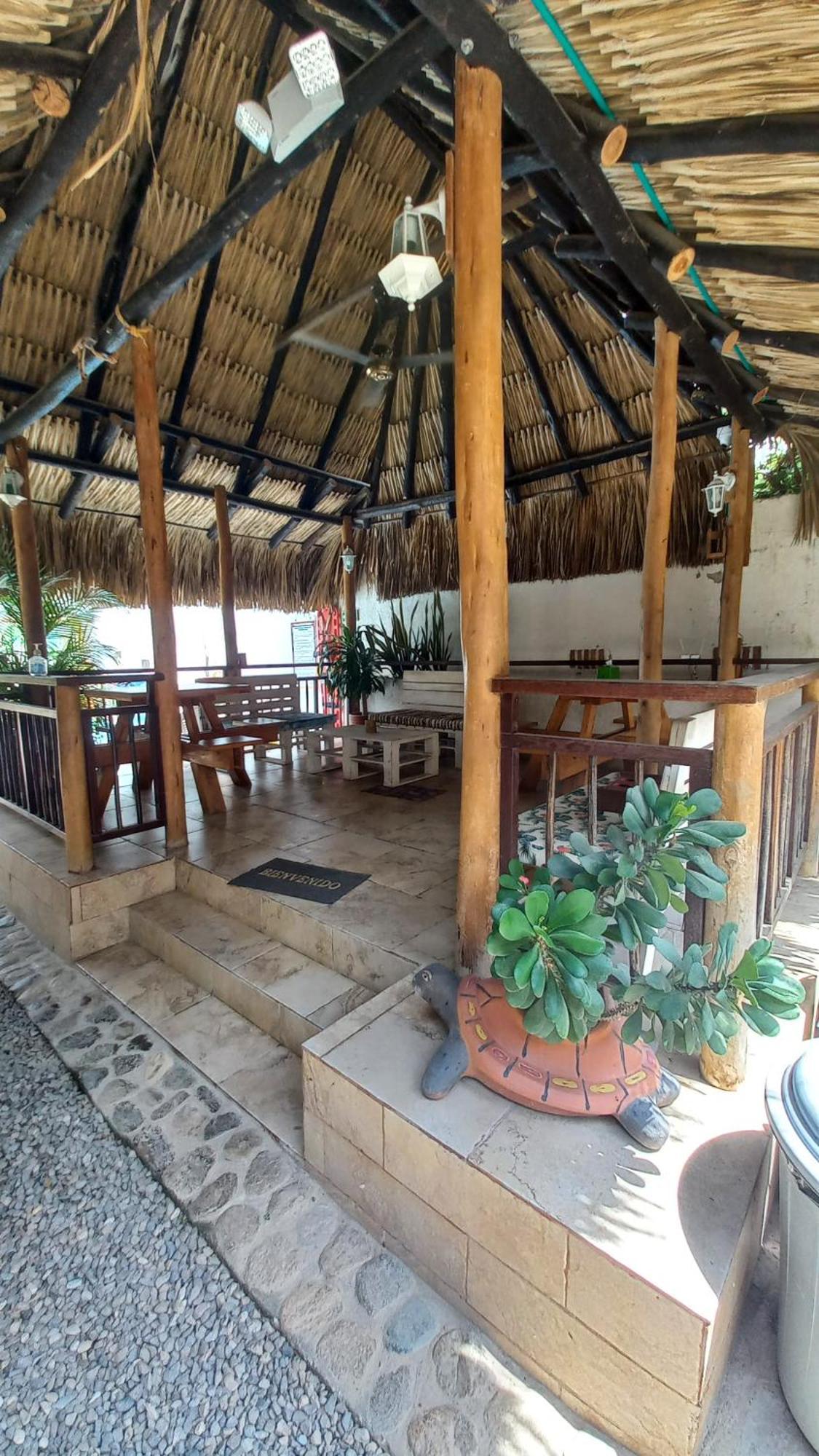 El Leon Feliz Palomino Hotell Eksteriør bilde