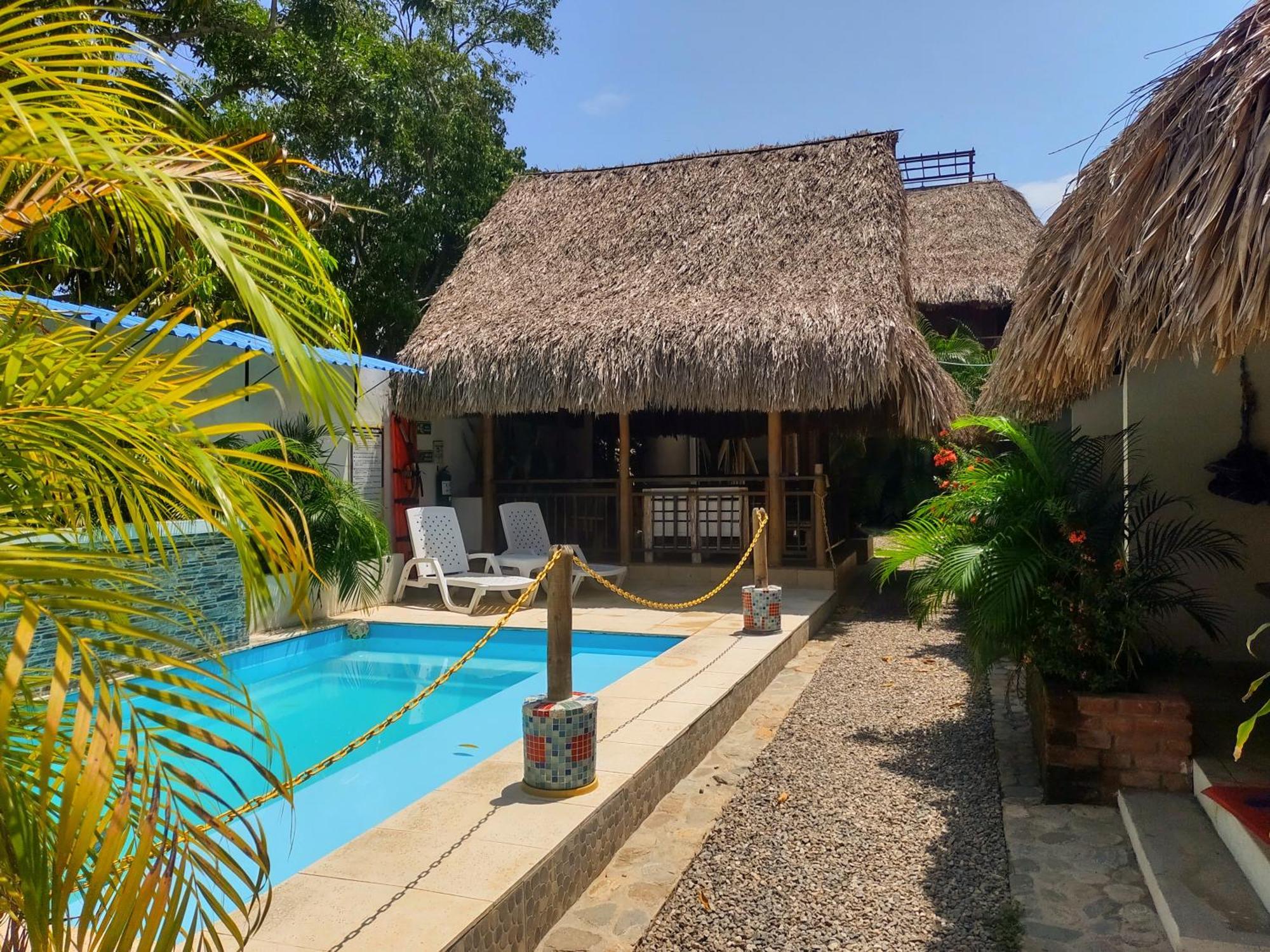 El Leon Feliz Palomino Hotell Eksteriør bilde